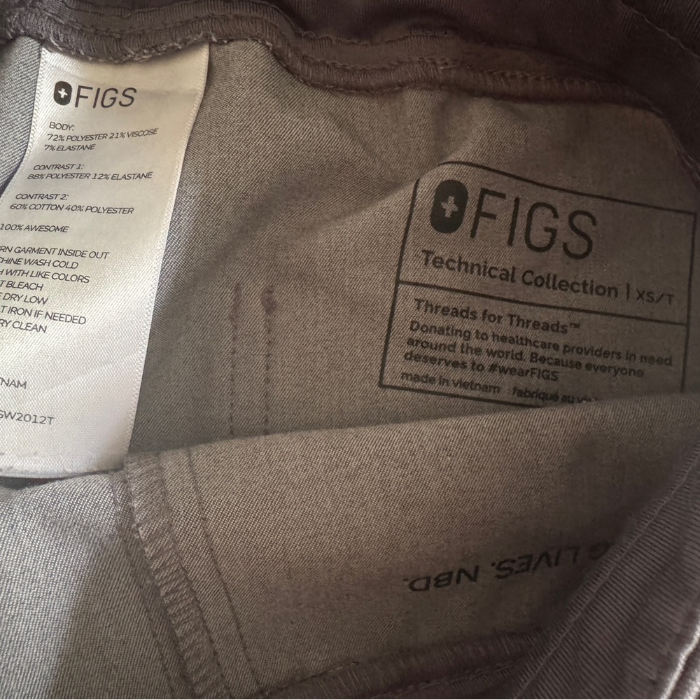 FIGS Zamora Jogger in Graphite - Picture 7 of 7